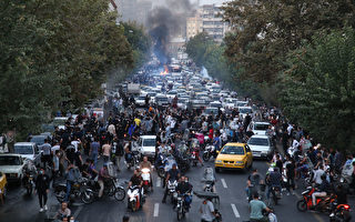 伊朗官媒被抗议者插播 最高领袖被靶心瞄准