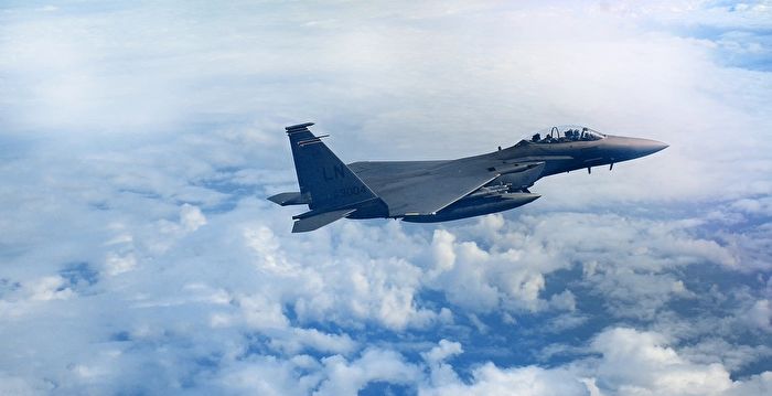 美军视频：F-15E战机一枚炸弹瞬间击沉靶船