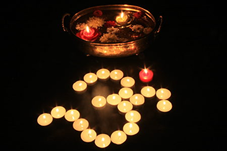 排灯节（Diwali）是印度主要宗教节日之一，通常在每年秋季的10 月至 11 月之间。