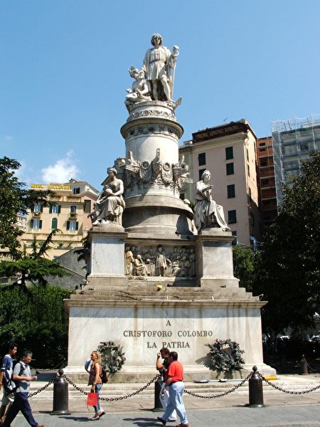 圖為在意大利的哥倫布雕像。