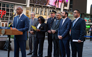無視法院禁制令 紐約市長簽署時代廣場禁槍法