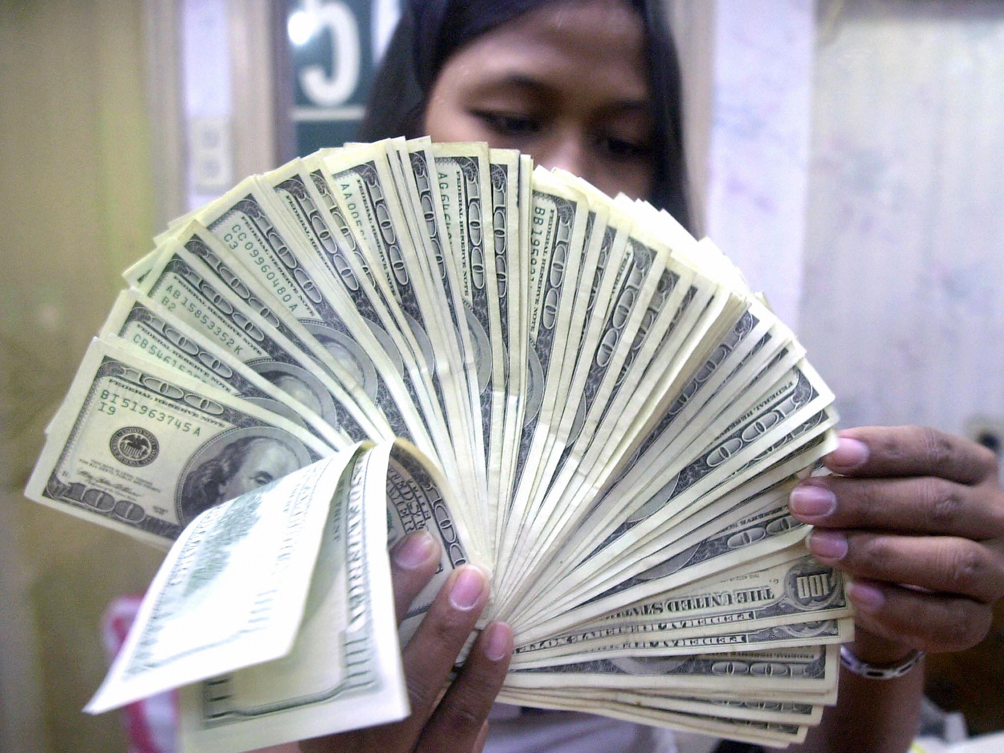 人民币汇率大跌“外汇黄牛”重现上海滩| 活跃于上海滩| 大纪元