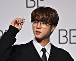 BTS Jin拥抱会应征资格引争议 经纪公司道歉