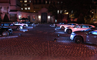 組圖：奔馳汽車在巴黎舉行新款電動車展示會