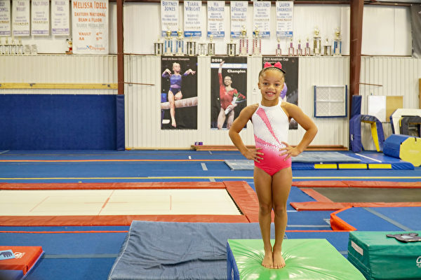 美8歲體操女孩勵志視頻爆紅 數百萬人觀看