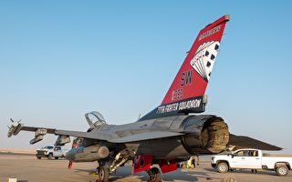 为何美军这架F-16战机尾翼绘有扑克牌图？