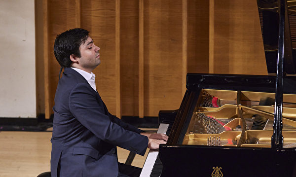 钢琴大赛选手：传统艺术让人拥有良好心态