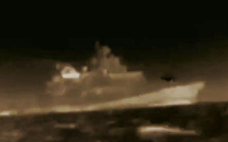 【军事热点】俄黑海舰队旗舰被炸 突现海上神风特攻队