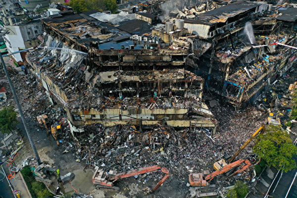 南京最大商场失火几成废墟 有商户损失千万