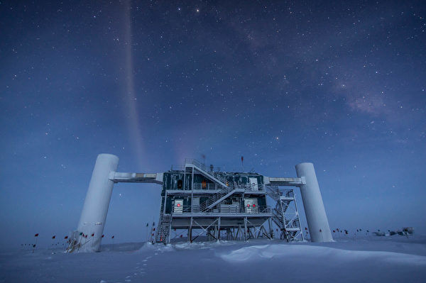 南极冰层下发现中微子 揭示遥远星系特性