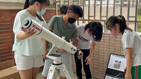  學前教育署補助的天文望遠鏡。