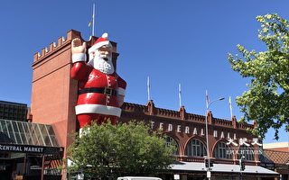 巨型聖誕老人重返阿德萊德中央市場