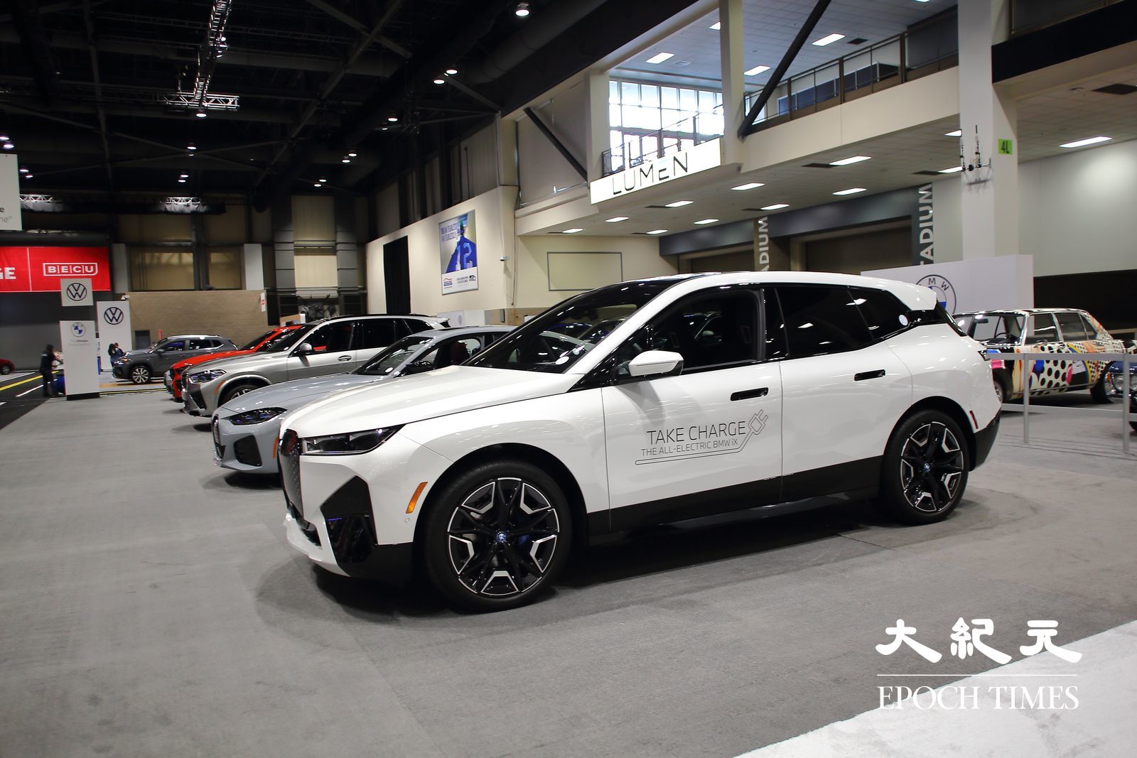 BMW iX電動車。(李奧/大紀元)