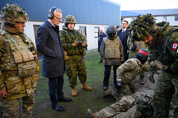 组图：北约秘书长访问在英受训的乌克兰军队