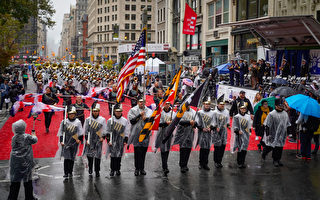 组图：纽约老兵节游行 法轮功学员共襄盛举