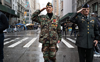 組圖：紐約市退伍軍人節遊行 逾兩萬人參加