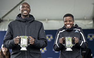 组图：波士顿半程马拉松赛 肯尼亚选手夺冠