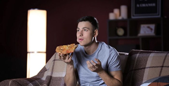 研究:夜间进食更易导致糖尿病和代谢紊乱