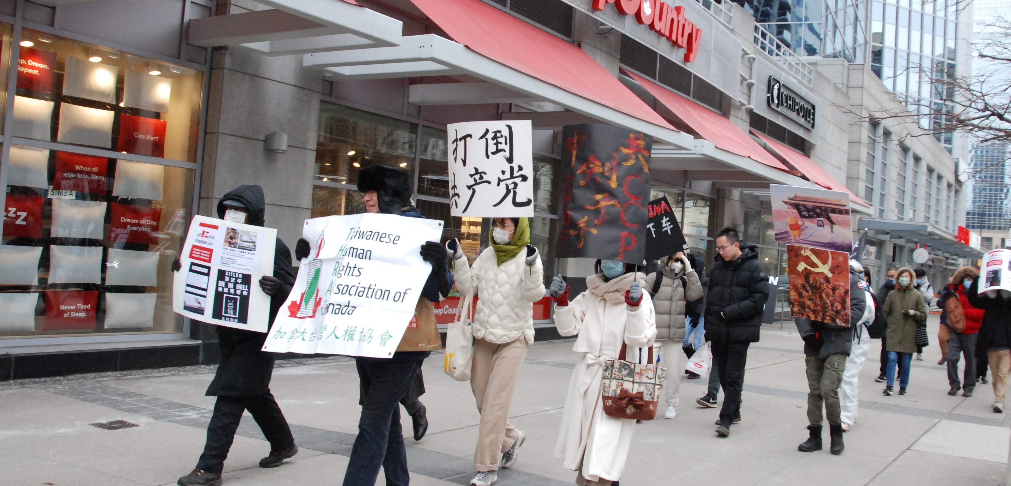 [新聞] 中國留學生加拿大遊行 高喊「打倒共產黨」