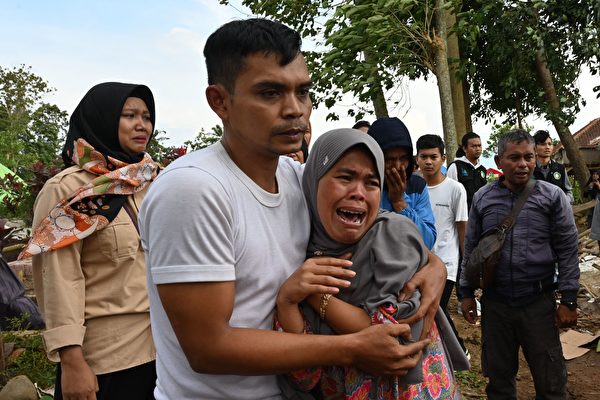 印尼地震造成至少268人死亡 多是在校儿童
