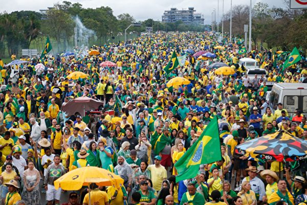 博尔索纳罗挑战巴西大选结果 质疑机器选票