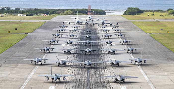 美中防长会晤之际 驻日美军36战机大象漫步