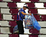 日本球迷观赛后主动清垃圾 令卡塔尔人惊叹