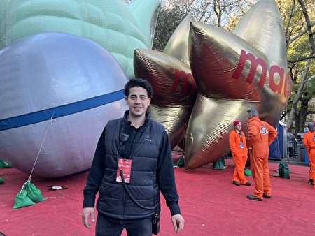2022年11月23日，梅西气球工作室经理Matt Kaprielian介绍说，今年游行上将出现四个新的巨型气球。