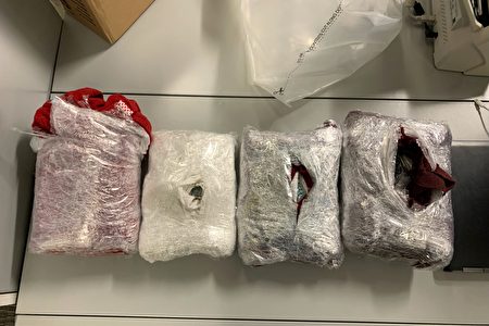 2022年11月23日，執法人員公布查獲的四個芬太尼毒品包裹。