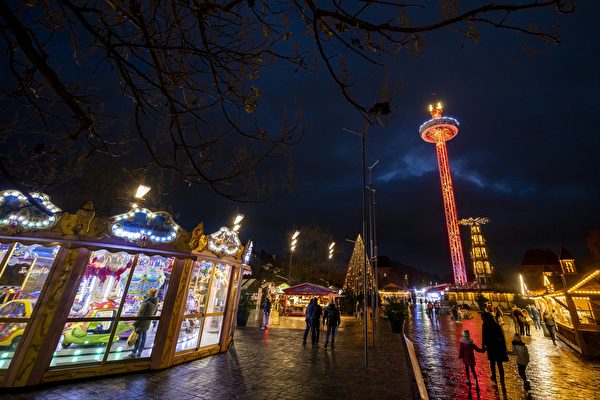 组图：法国梅斯观景塔为圣诞市集增添新亮点