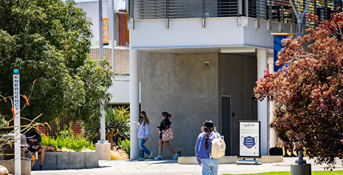 疫情以来 加州社区大学入学人数下降18%