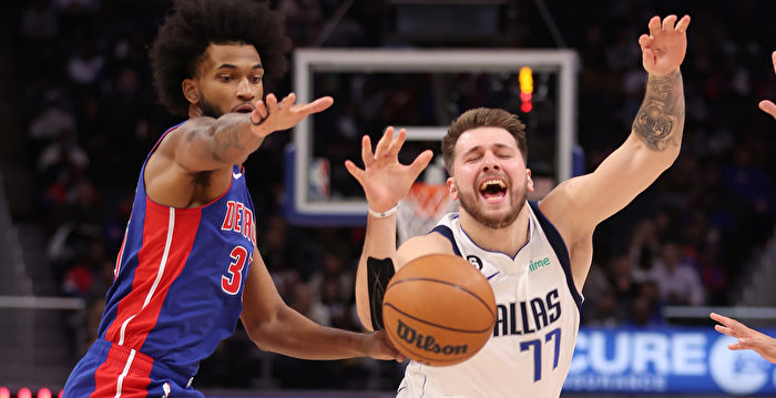 组图:NBA海斯三分助活塞 加时赛胜独行侠