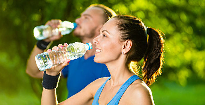 研究：每天喝八杯水对大部分人而言是过量的