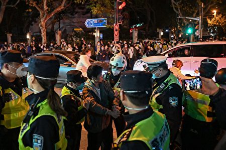 中共非法施暴专栏：中共极度恐惧 用监控系统镇压白纸抗议者