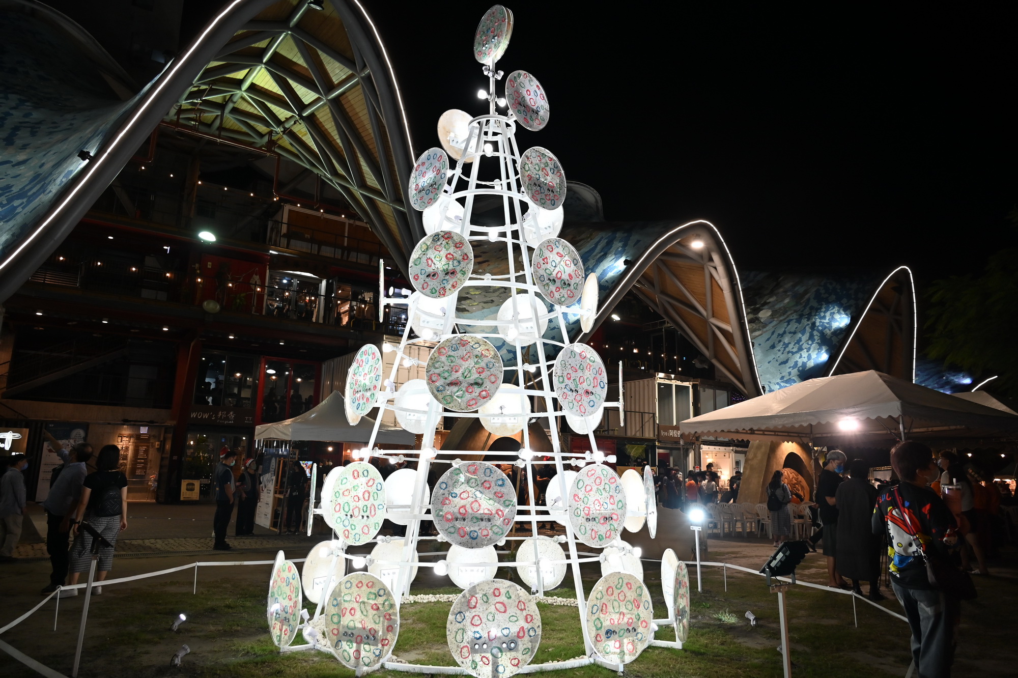 台东环保圣诞树点灯 传递永续概念