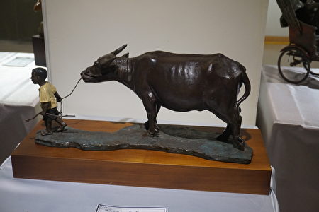 銅雕大師也是薪傳獎得主蕭啟郎銅雕作品「春雷」。