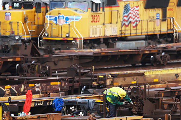 美铁路公司投资者提议 为工人提供带薪病假