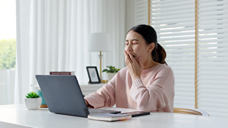 專家敦促家長利用社媒禁令助青少年恢復睡眠