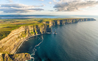 欧洲最高的悬崖在爱尔兰 让人看了两腿发软