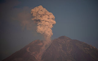 組圖：印尼塞梅魯火山噴發 近2500人撤離