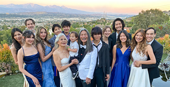 南加华裔夫妻庆金婚谈相处:贵在包容