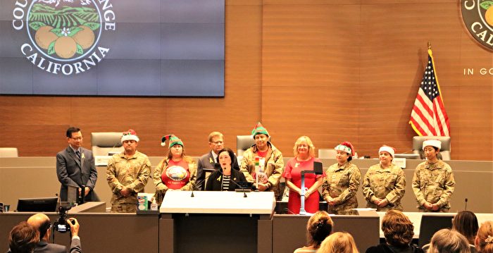 橙县宣布12月为军人和军眷家庭圣诞月
