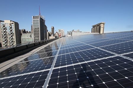 經濟部表示，未來屋頂設置的太陽光發電設備屬於建物財產，要躉購或是自用皆可。示意圖。