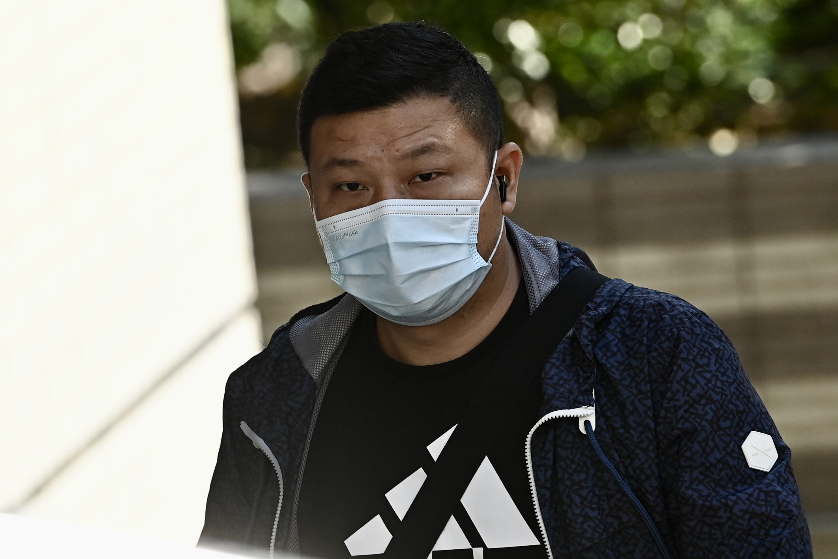 周永林去年4月与多人一起破坏法轮功真相点,2022年12月8日在九龙城裁判法院承认2项刑事毁坏罪。(宋碧龙/大纪元)