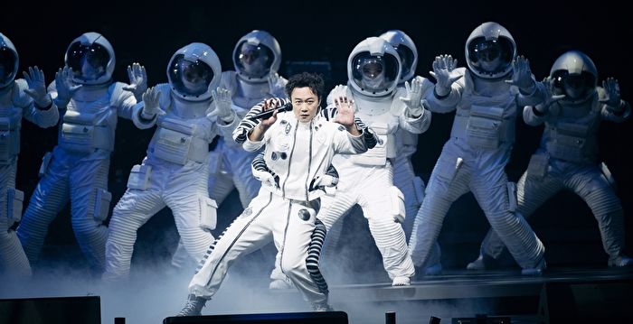 陈奕迅香港红馆开唱 舒淇、冯德伦到场支持