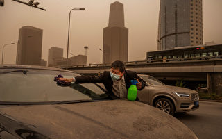 北京遭沙尘侵袭 达严重污染标准