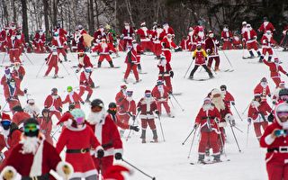 组图：为筹善款 美国数百圣诞老人齐滑雪