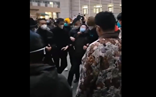 传云南高校学生被保安锁喉带走 校方回应惹议