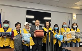 台湾旅美侨胞送22个货柜救济全球各地