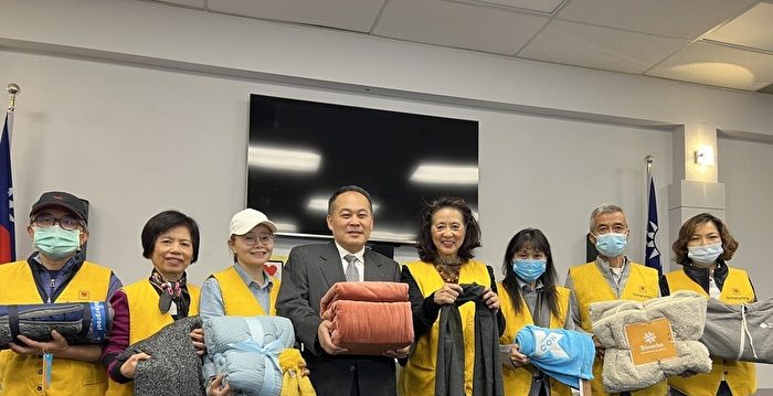 台湾旅美侨胞送22个货柜救济全球各地